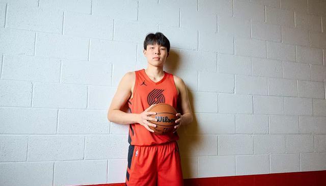 参与人数达, 万只羽毛球, 贵族运动 参与人数达, 万只羽毛球, 贵族运动