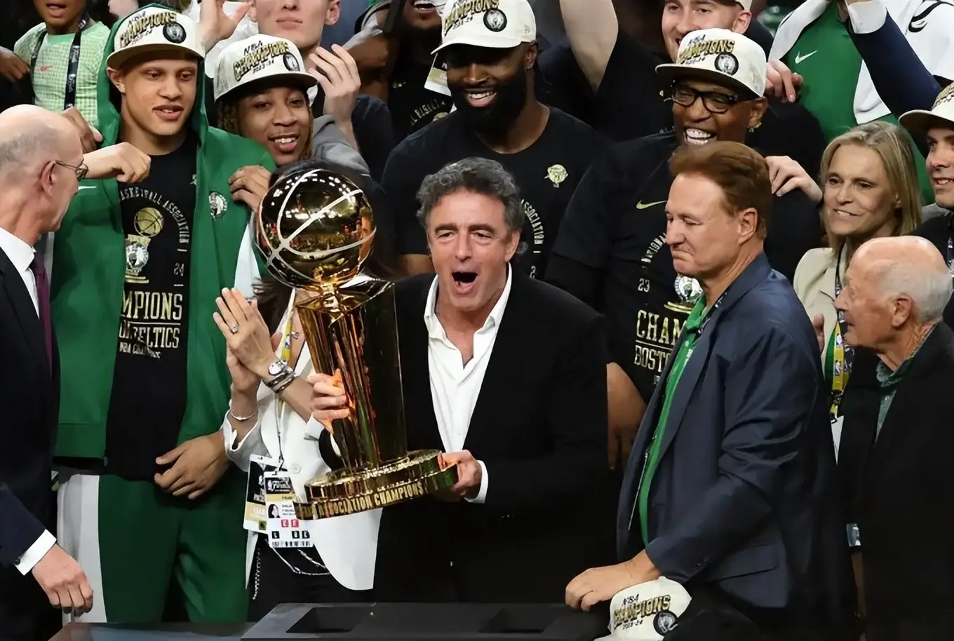 豪门洛杉矶, 赛的飓风队