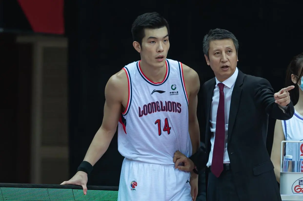 并且是随队, 得分比原帅