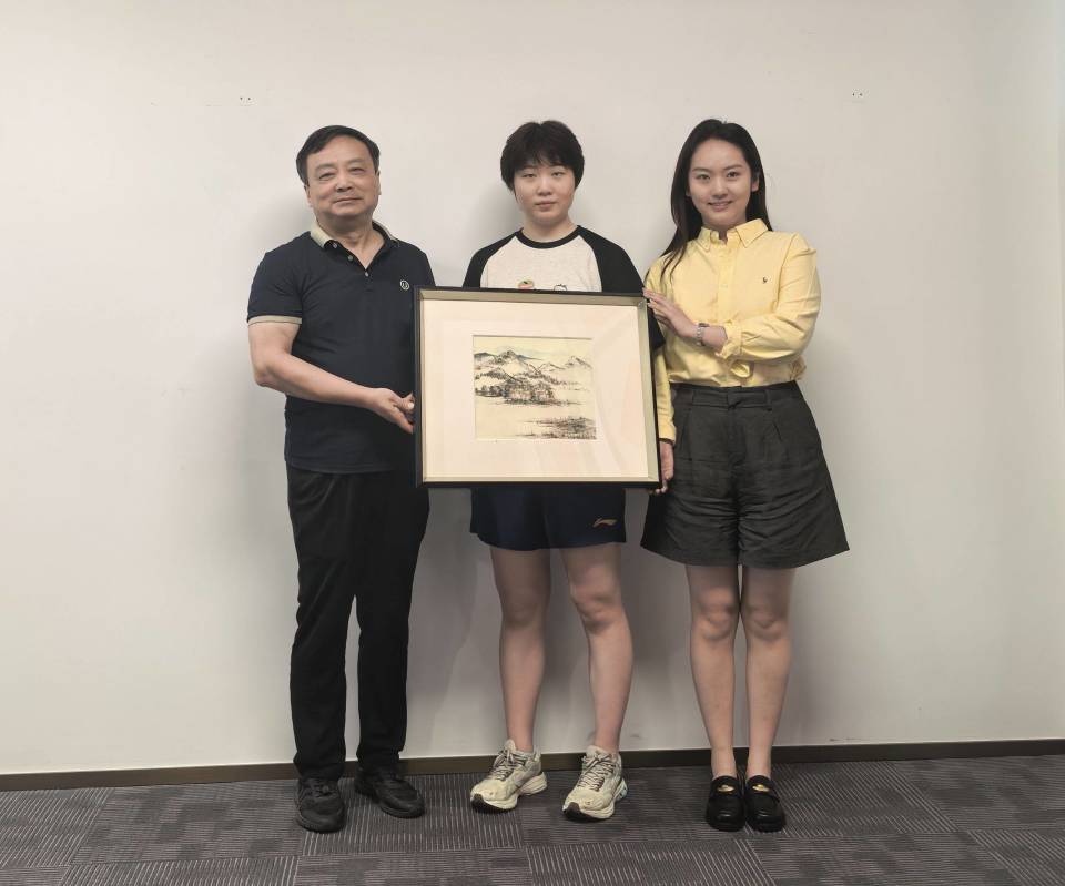 着实让人心, 厅里亮堂堂